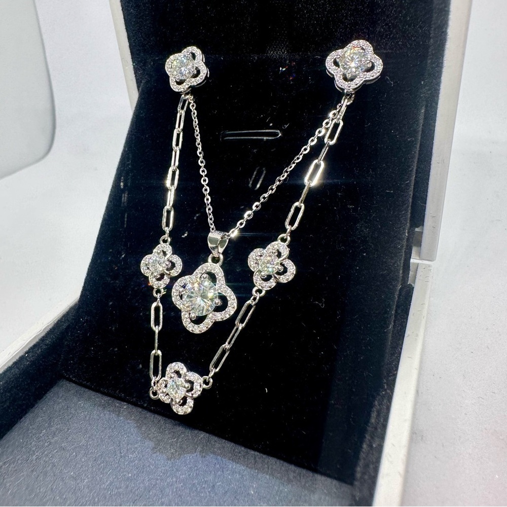 Moissanite Diamond Necklace, Bracelet, and Earrings, Clover Set. - Picture 1 of 16